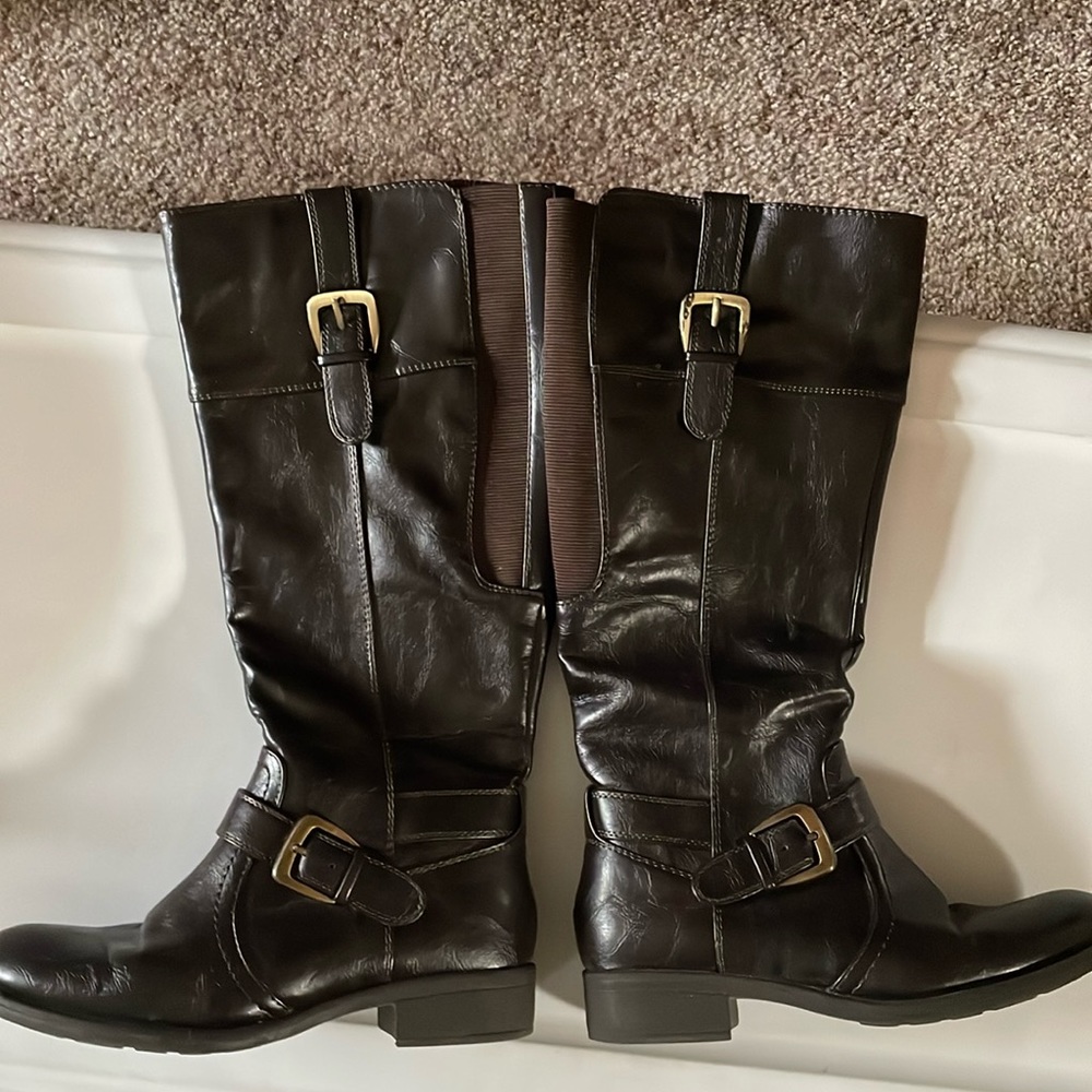 Relativity Morena brown 1” heel boots, Size 6, excellent condition